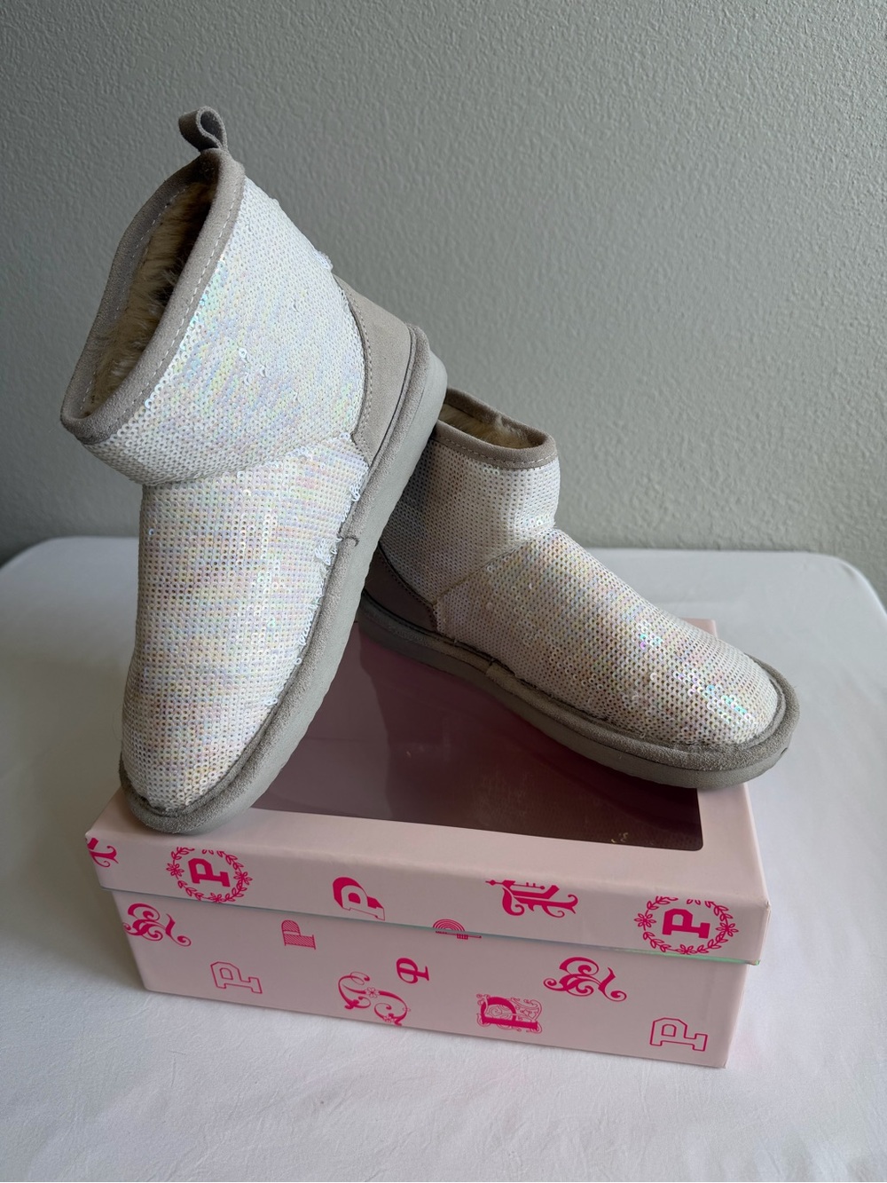 PINK Victoria’s Secret Fur Lined Mukluks 7-8